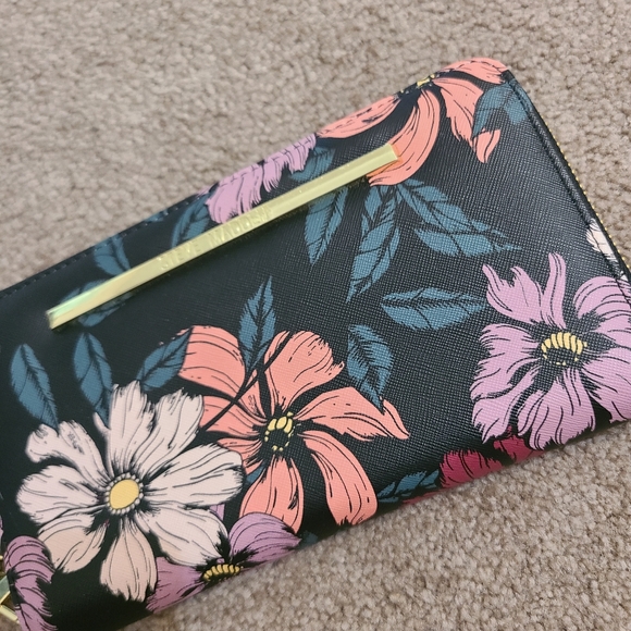STEVE MADDEN Floral Clutch Wallet Wristlet - Picture 3 of 13